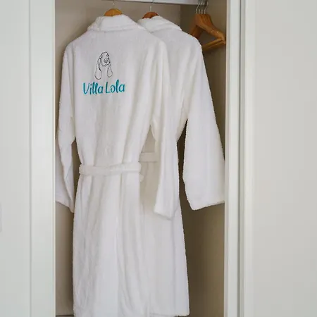 Lola, With Jacuzzi And Private Swimming Pool