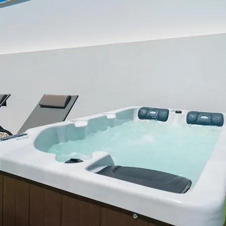 Lola, With Jacuzzi And Private Swimming Pool