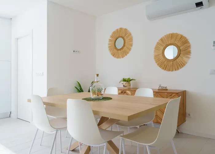 Lola, With Jacuzzi And Private Swimming Pool Villa *